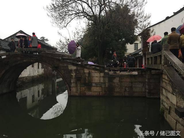 警察战僵尸无敌版